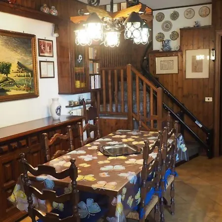Casa vacanze Villetta vista lago con due giardini Massino Visconti