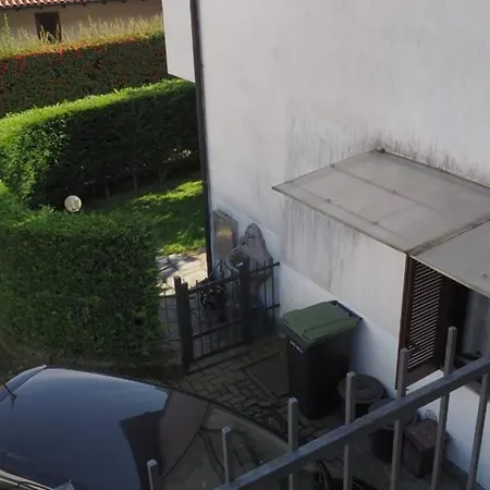 Villetta vista lago con due giardini